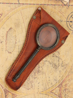 Морская лупа в кожаном футляре