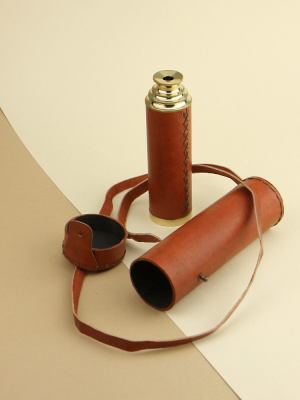 Подзорная труба в кожаном футляре Подзорная труба в кожаном футляре
