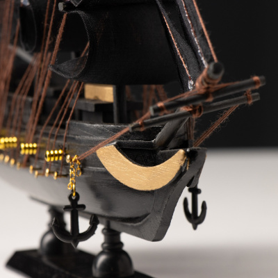 Корабль сувенирный "Веселый Роджер", черные паруса, 24х6х22