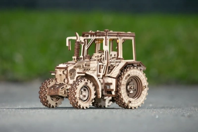 Деревянная сборная модель 3D EWA - Трактор "Беларус 82"